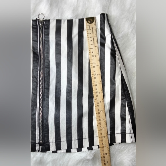 Forever 21 Striped miniSkirt - Picture 7 of 12